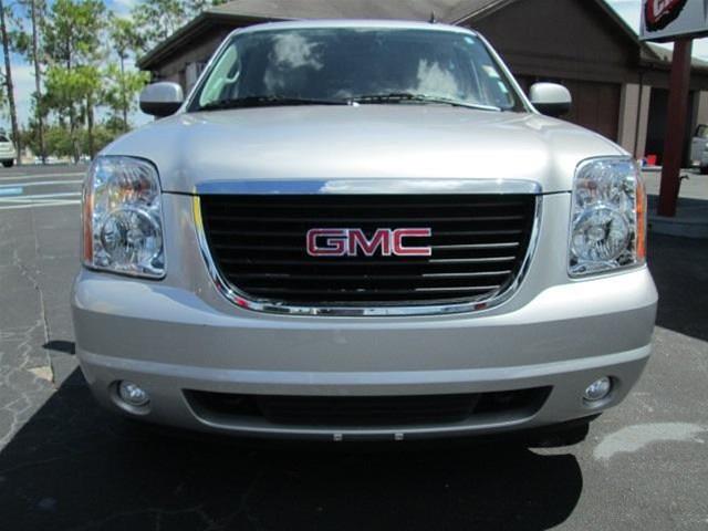 GMC Yukon XL 2013 photo 1