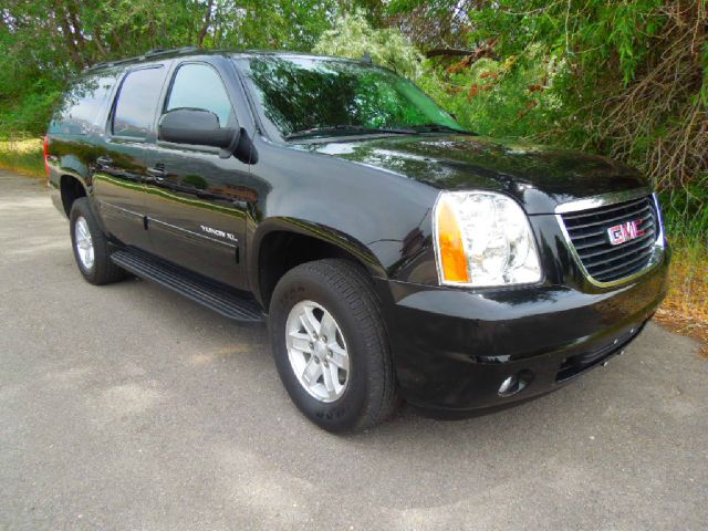 GMC Yukon XL 2013 photo 1