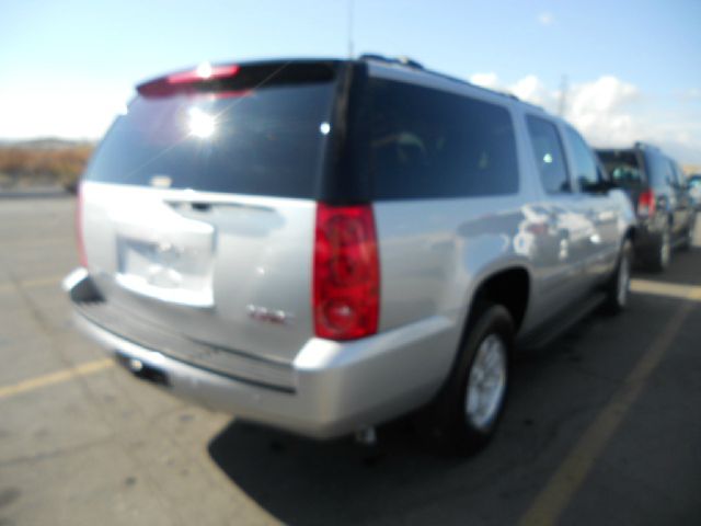 GMC Yukon XL 2013 photo 2