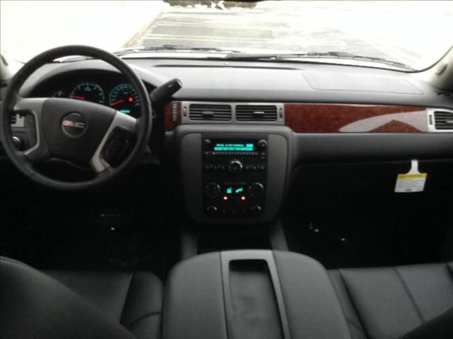 GMC Yukon XL 2014 photo 1