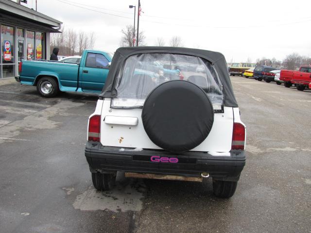 Geo Tracker 1993 photo 4