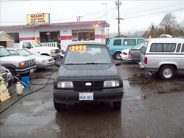 Geo Tracker 2dr Cpe I4 CVT 2.5 S Sport Utility