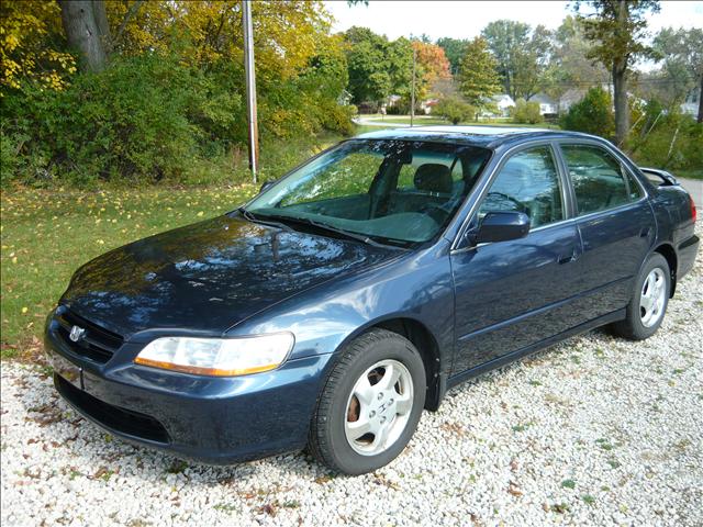 Honda Accord 2000 photo 1