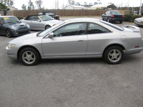 Honda Accord 2000 photo 1