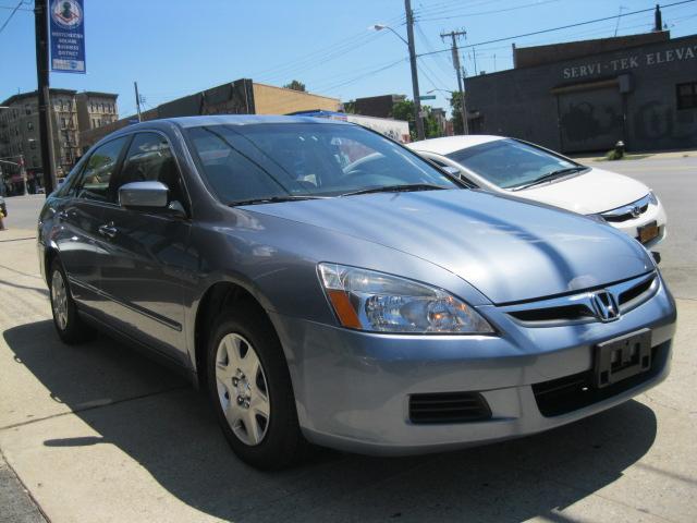 Honda Accord 2dr Reg Cab 120.5 WB 4WD Sedan