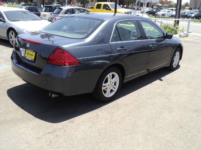 Honda Accord 2dr Reg Cab 120.5 WB Sedan