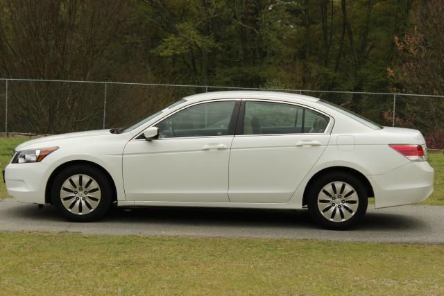 Honda Accord 2dr Reg Cab 120.5 WB Sedan