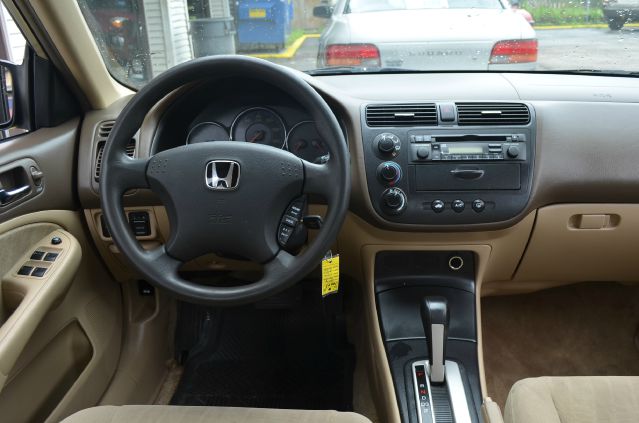 Honda Civic 2dr Reg Cab 120.5 WB Sedan