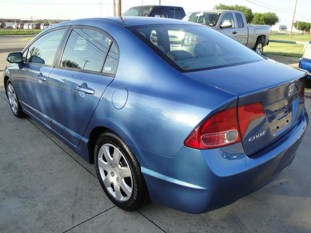 Honda Civic 2dr Reg Cab 120.5 WB Sedan