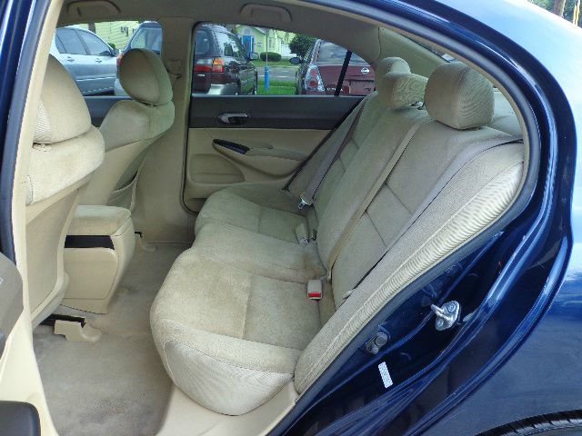 Honda Civic 2dr Reg Cab 120.5 WB Sedan