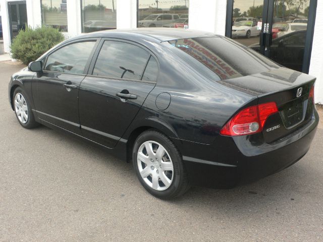 Honda Civic 2dr Reg Cab 120.5 WB Sedan