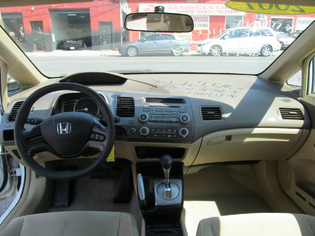 Honda Civic 2dr Reg Cab 120.5 WB Sedan