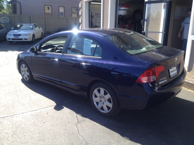 Honda Civic 2dr Reg Cab 120.5 WB Sedan