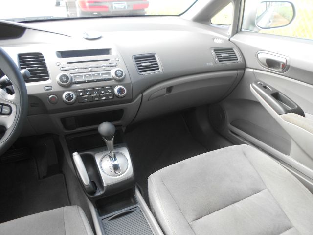 Honda Civic 2dr Reg Cab 120.5 WB Sedan