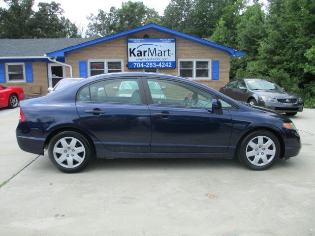 Honda Civic 2dr Reg Cab 120.5 WB Sedan