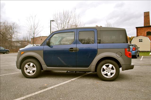 Honda Element 2003 photo 2