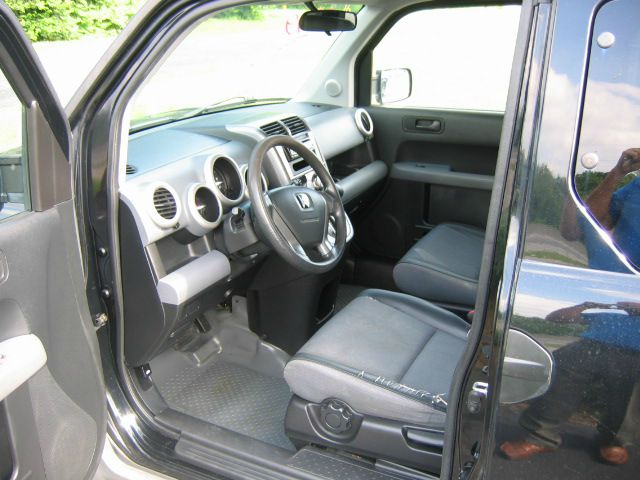 Honda Element 2003 photo 2