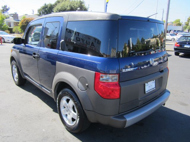 Honda Element 2003 photo 2