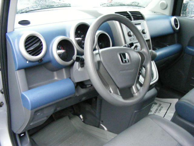 Honda Element 2003 photo 2