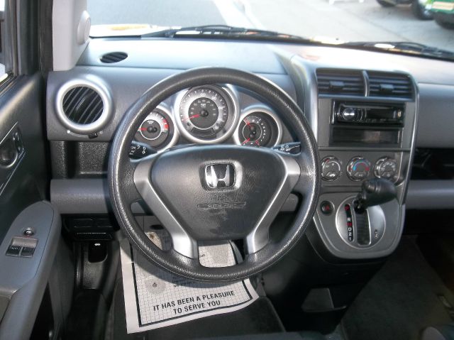 Honda Element 2003 photo 2