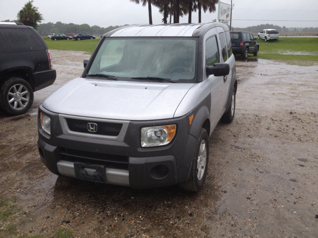 Honda Element 2004 photo 2