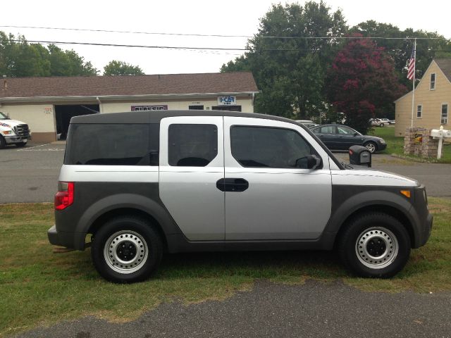 Honda Element 2004 photo 2