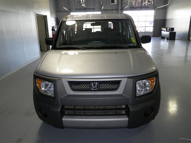 Honda Element 2004 photo 2