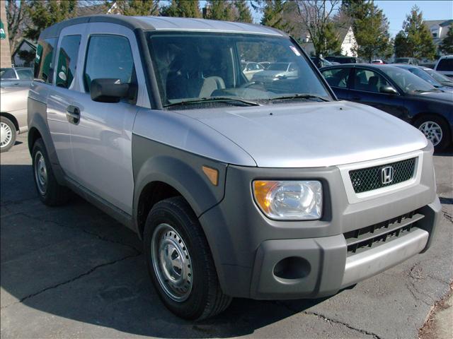 Honda Element 2004 photo 2