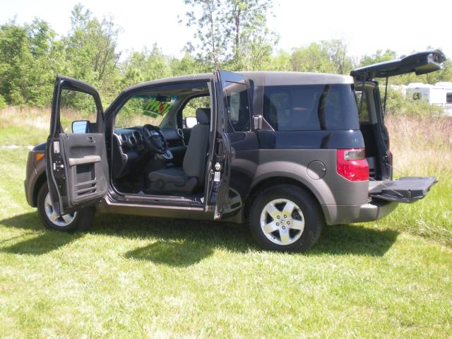 Honda Element 2004 photo 2