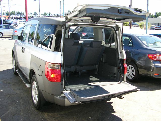 Honda Element 2004 photo 3