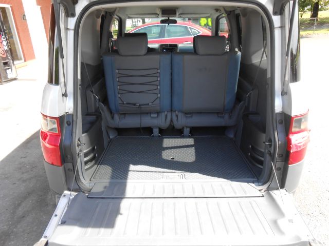 Honda Element 2004 photo 2