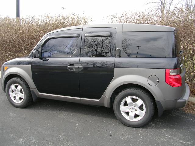 Honda Element 2004 photo 2