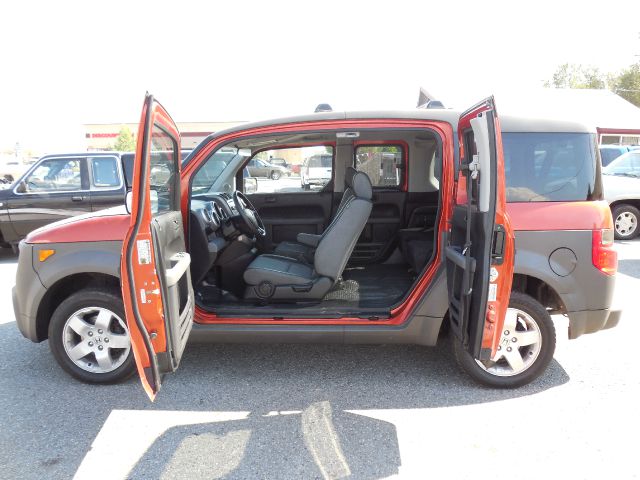 Honda Element 2004 photo 2