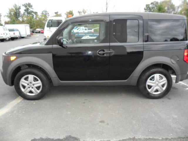 Honda Element 2004 photo 2