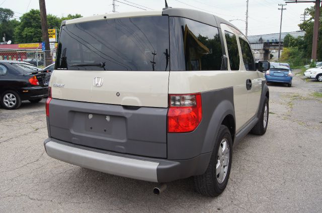 Honda Element 2005 photo 2