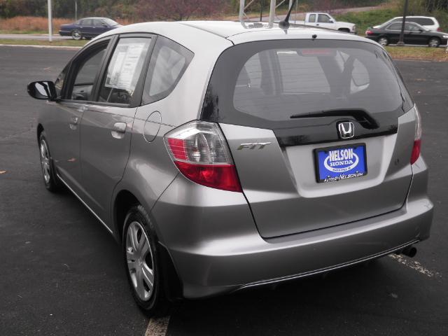 Honda Fit 2010 photo 2