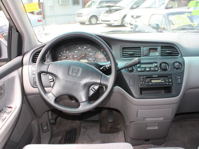 Honda Odyssey 1999 photo 2