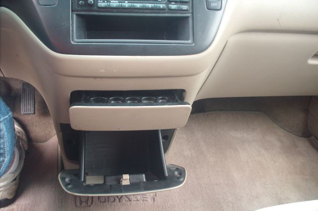 Honda Odyssey 2000 photo 14