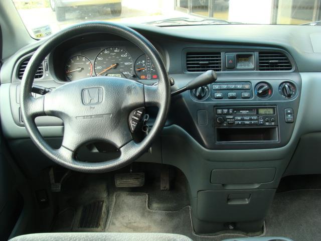 Honda Odyssey 2000 photo 2