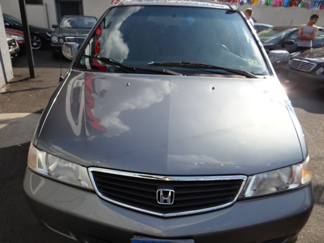 Honda Odyssey 2001 photo 2