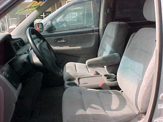 Honda Odyssey 2001 photo 2