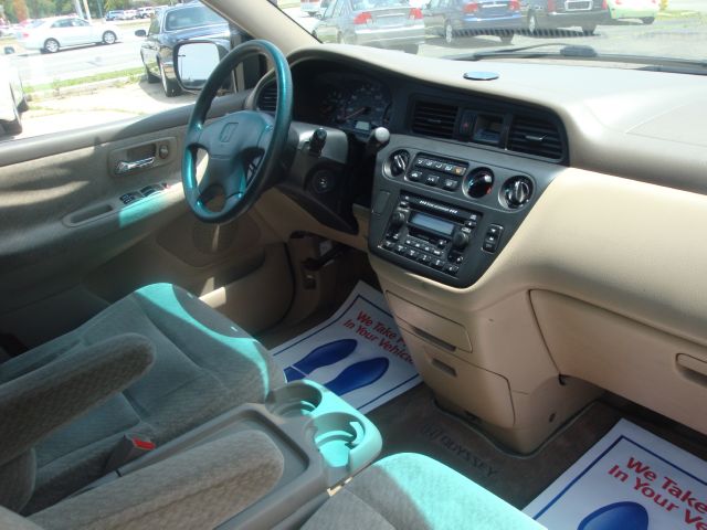 Honda Odyssey 2001 photo 2