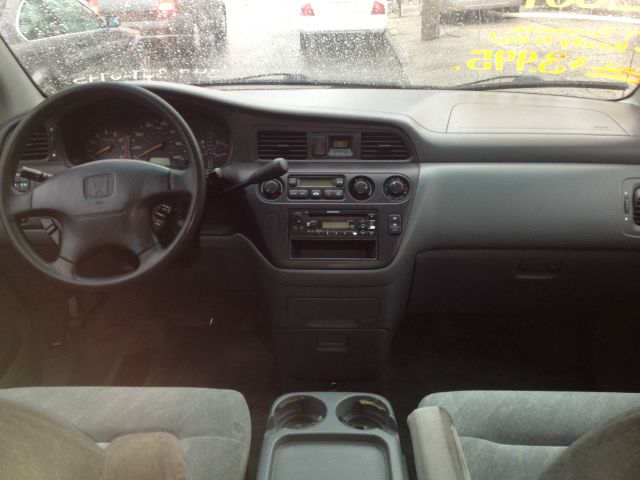 Honda Odyssey 2001 photo 2