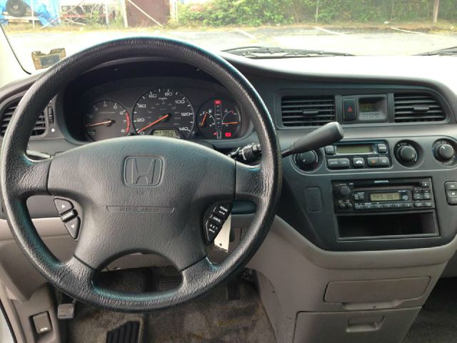 Honda Odyssey 2001 photo 2