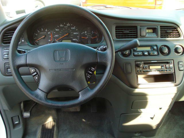 Honda Odyssey 2001 photo 2