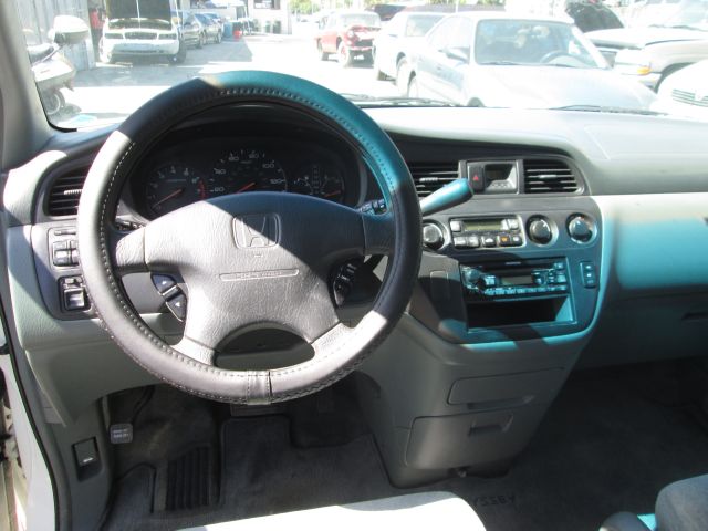 Honda Odyssey 2001 photo 3