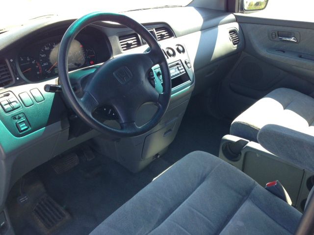 Honda Odyssey 2001 photo 2