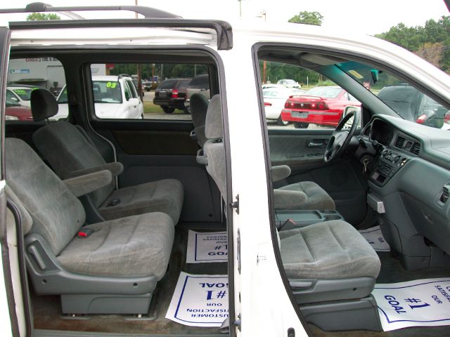 Honda Odyssey 2001 photo 2