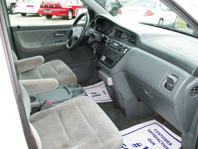 Honda Odyssey 2001 photo 3