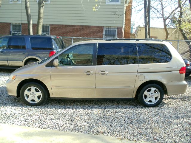 Honda Odyssey 2003 photo 2